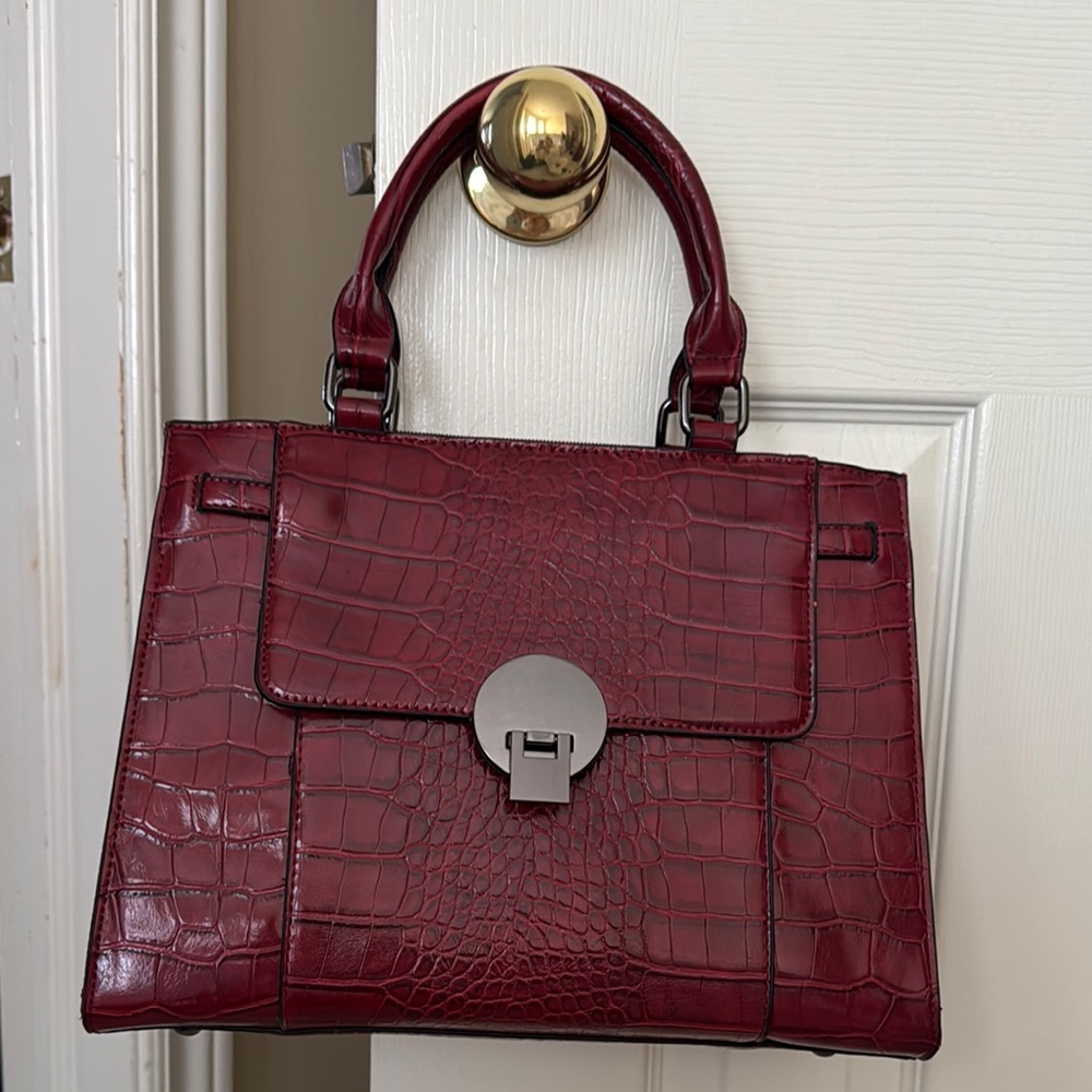 Chic Burgundy Croc-Embossed Handbag